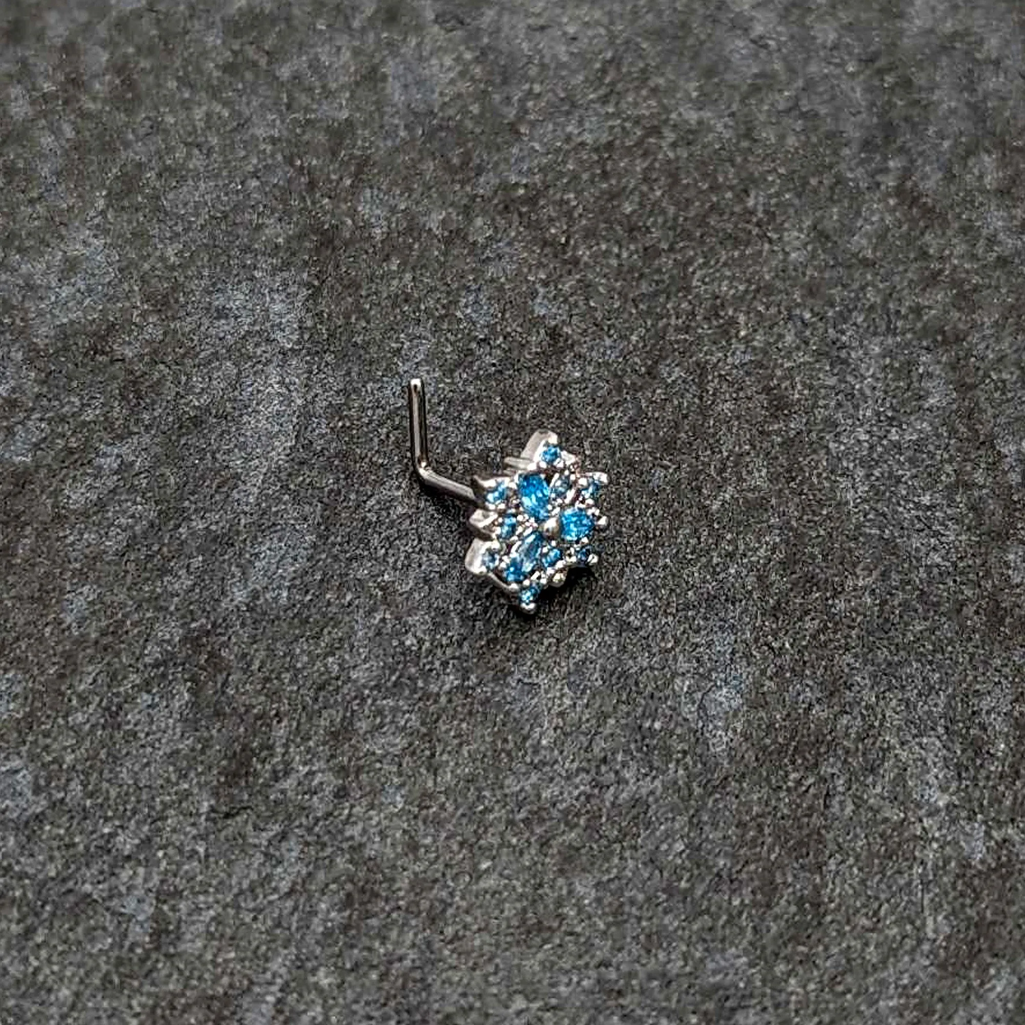 20 Gauge 7mm Blue CZ Gem Snowflake Blues L Shape Nose Ring