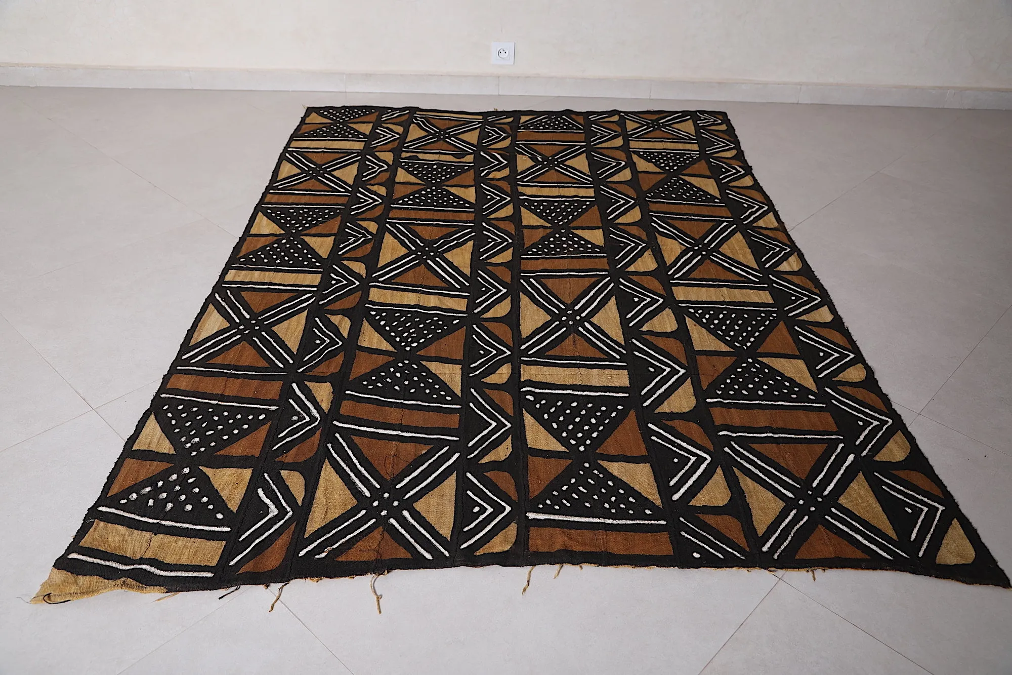 African-Inspired Handwoven Kilim Rug - 5 FT X 7 FT | Tribal Design