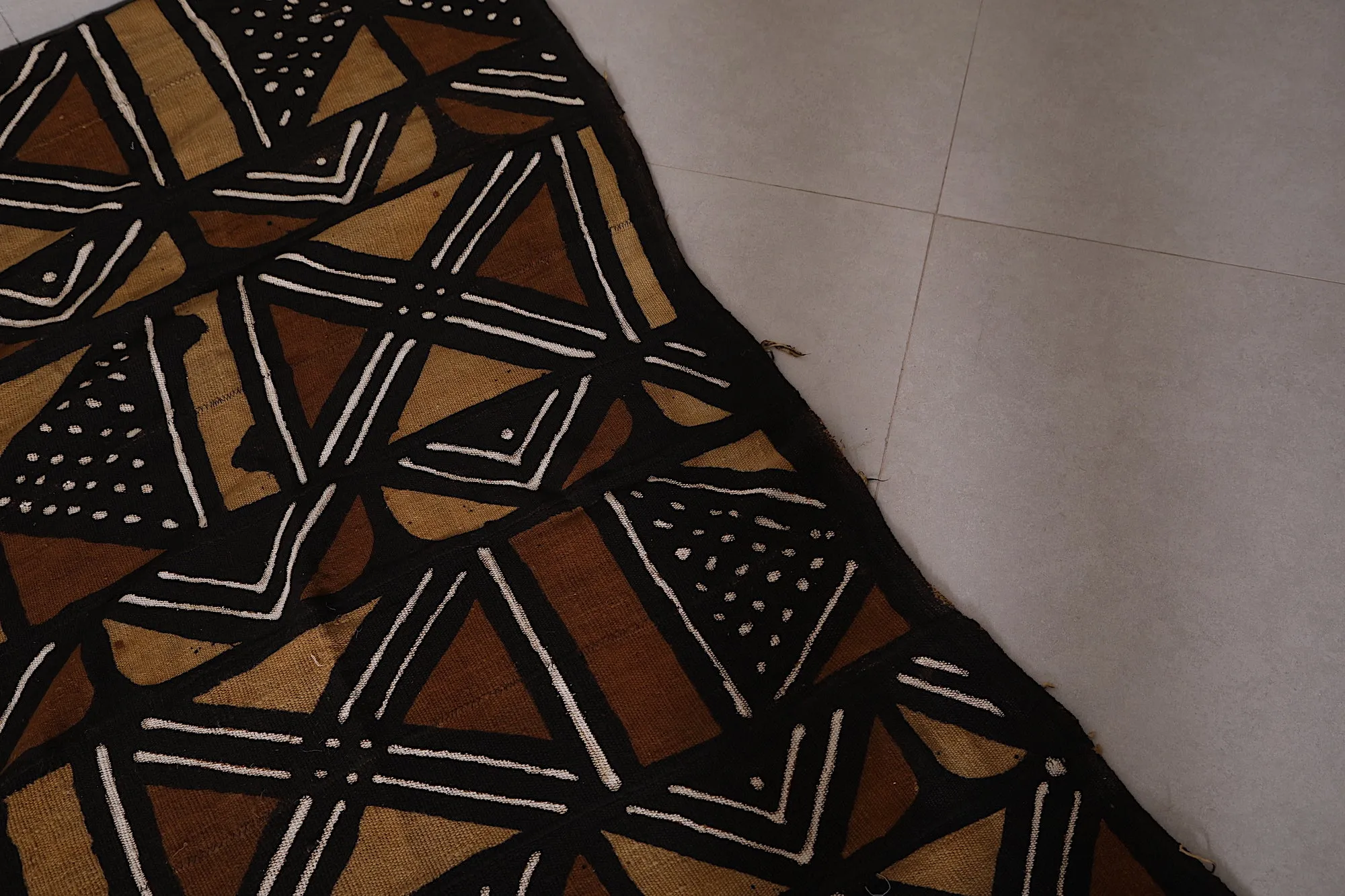 African-Inspired Handwoven Kilim Rug - 5 FT X 7 FT | Tribal Design