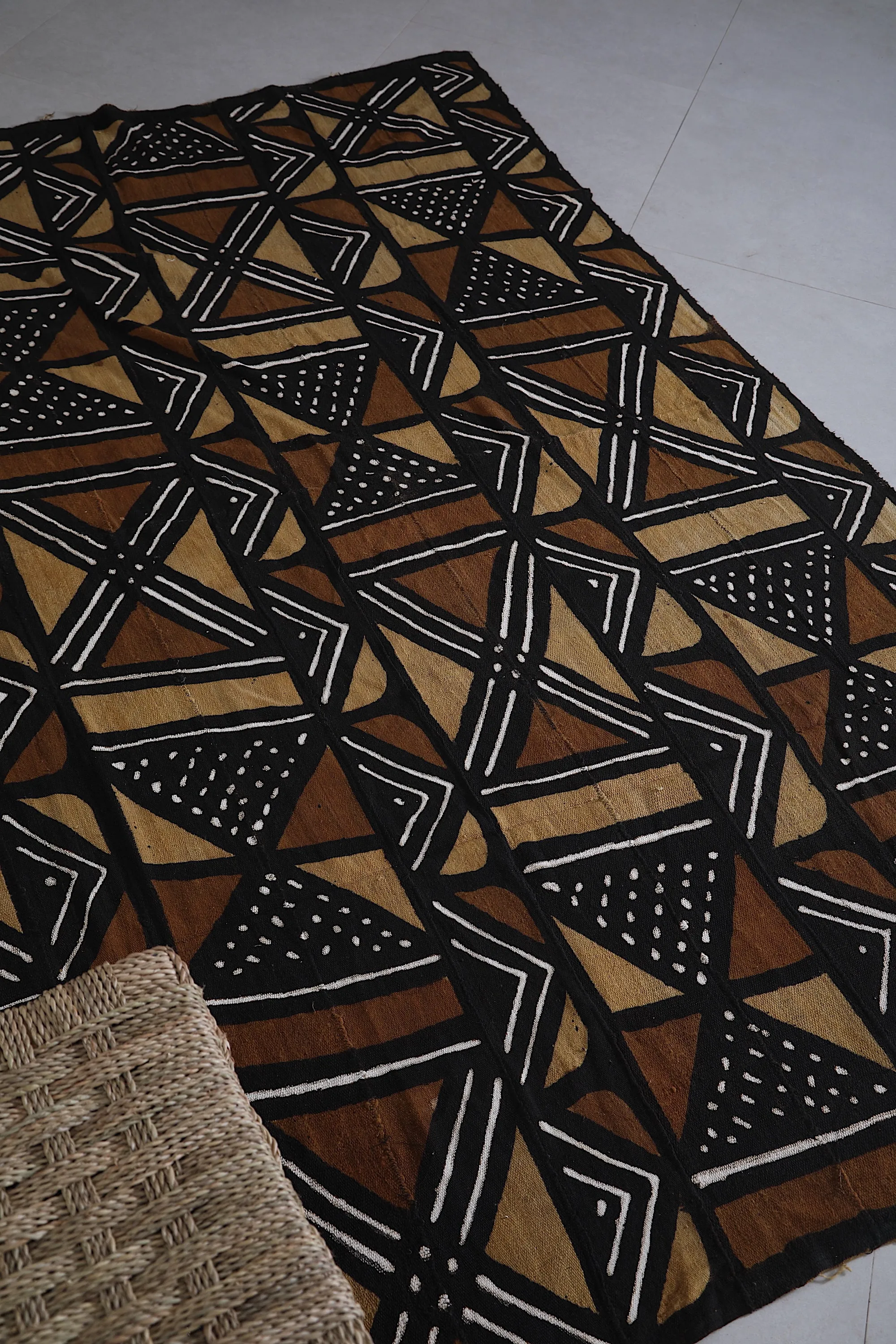 African-Inspired Handwoven Kilim Rug - 5 FT X 7 FT | Tribal Design