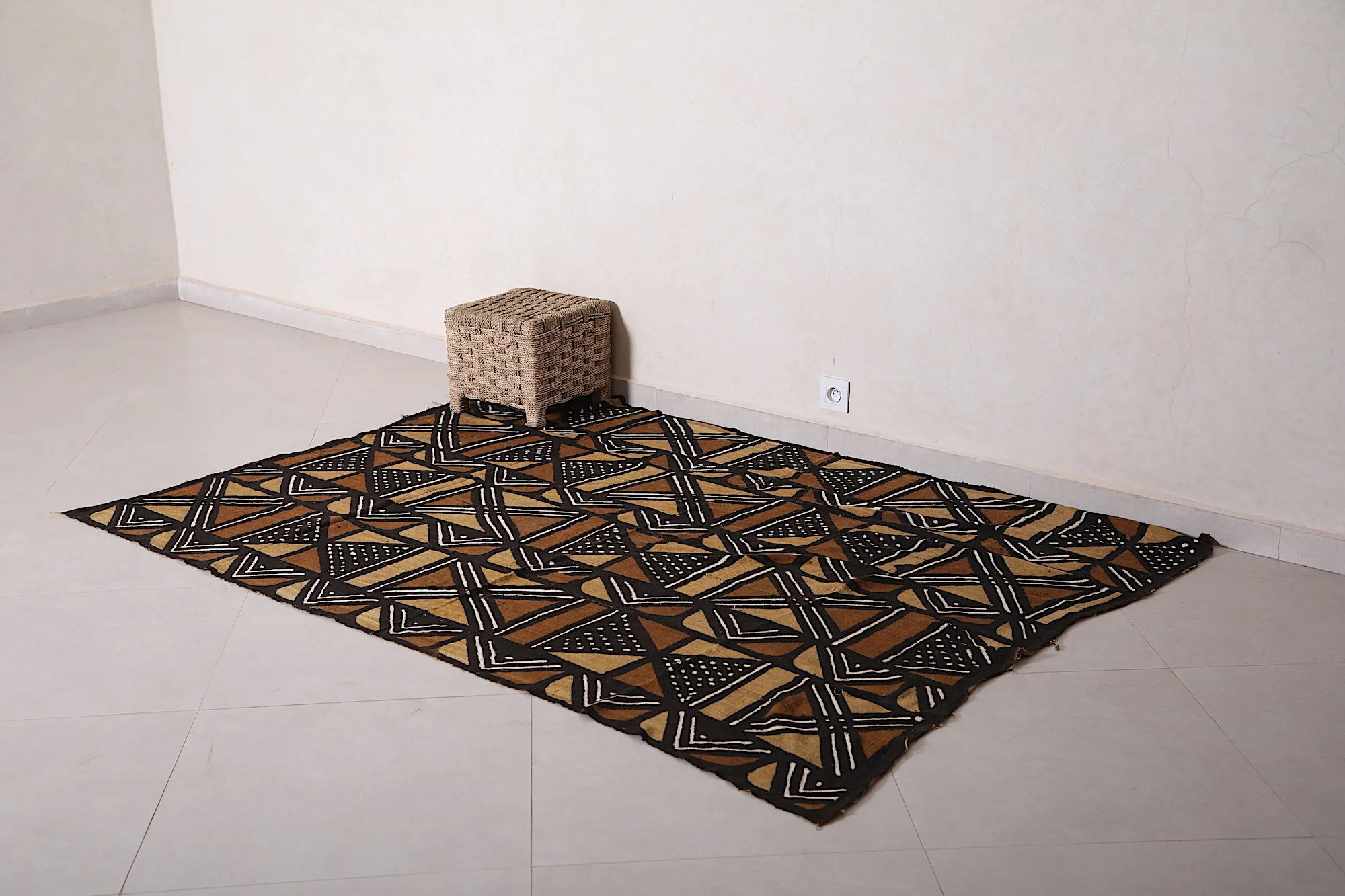 African-Inspired Handwoven Kilim Rug - 5 FT X 7 FT | Tribal Design