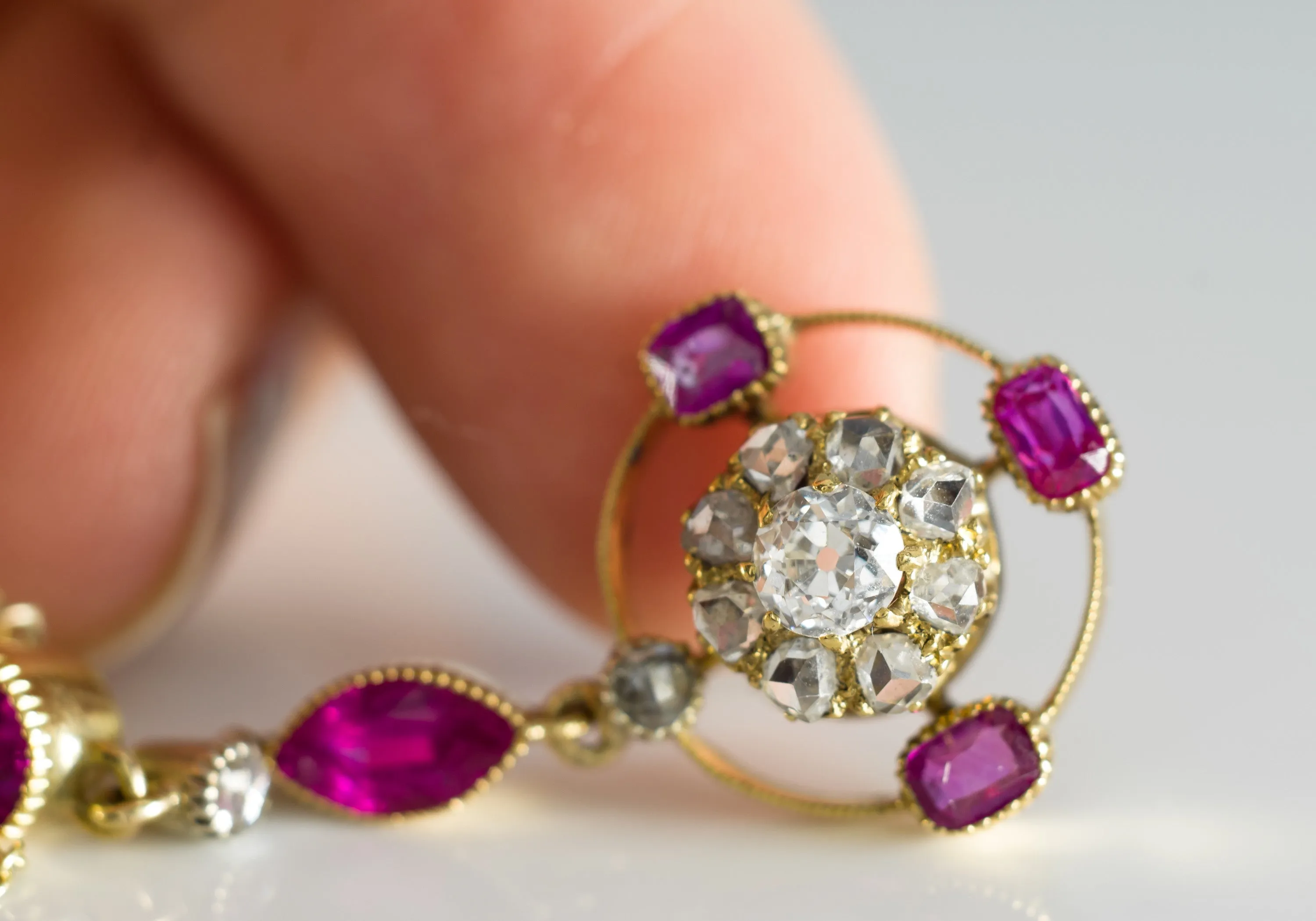 ANTIQUE RUBY AND DIAMOND NECKLACE IN YELLOW GOLD