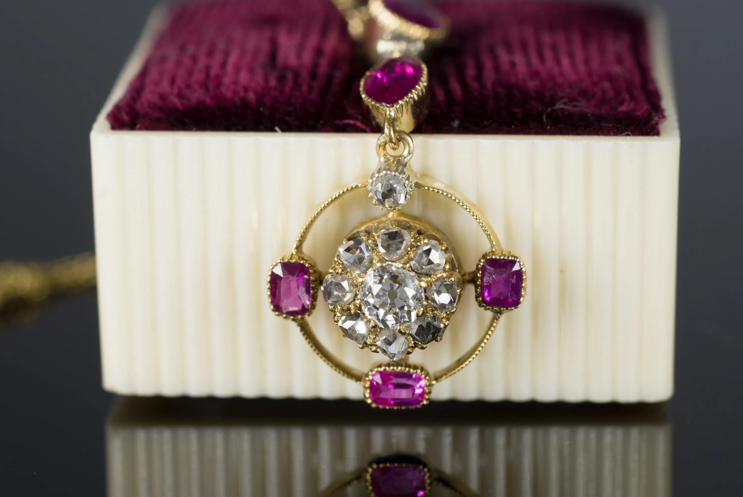 ANTIQUE RUBY AND DIAMOND NECKLACE IN YELLOW GOLD