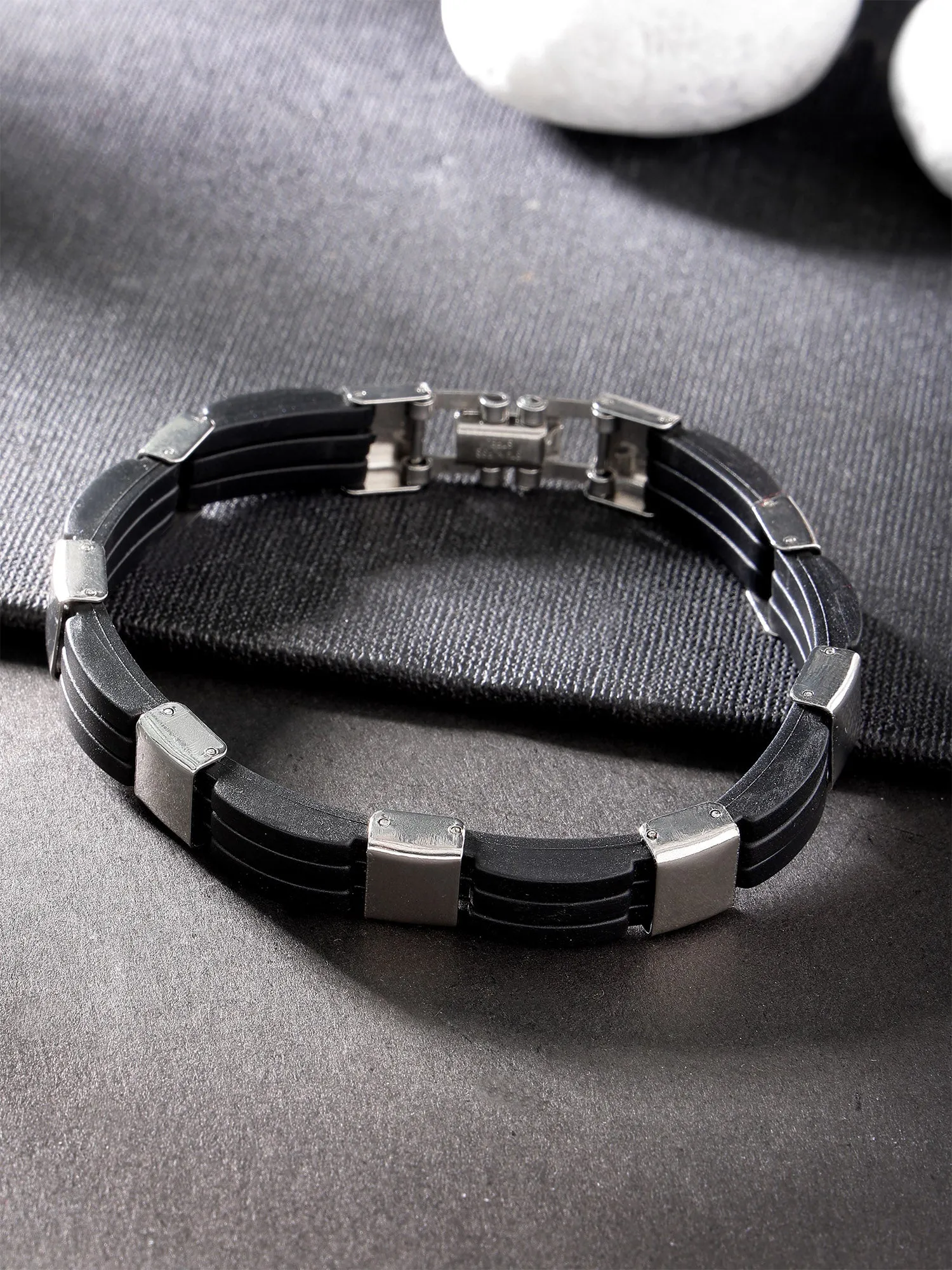 Bohey by KARATCART Silver Plated Interlinked Chain Bracelet