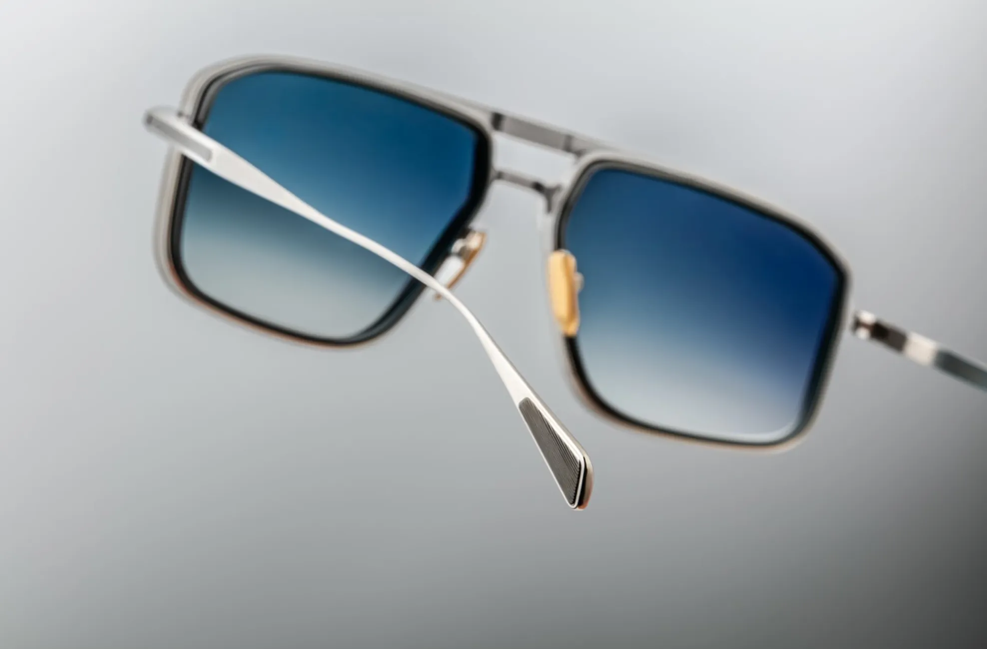 EARL-Pacific / Jet Gradient / Silver