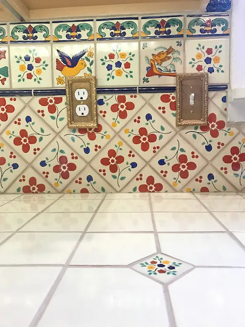Mexican Talavera Ceramic Decorative Tile: Bouquet