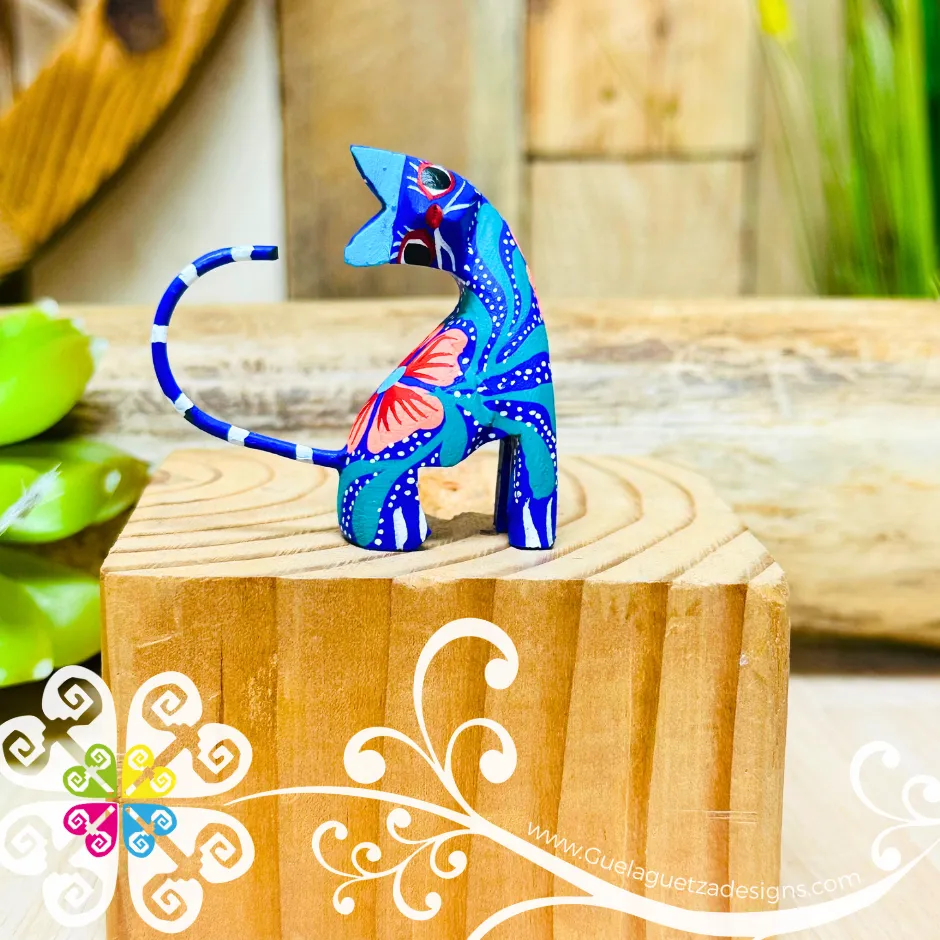 Mini Bent Cat Alebrije Handcarve Wood Decoration Figure