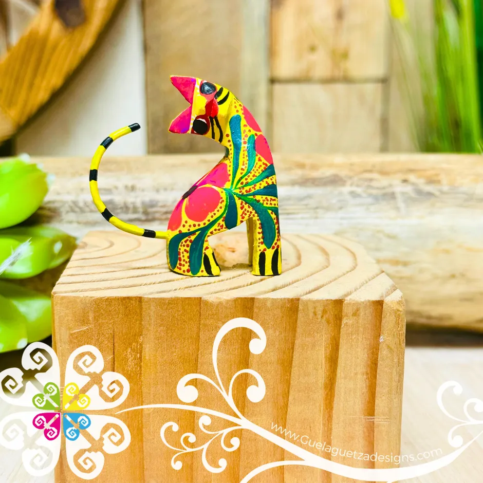 Mini Bent Cat Alebrije Handcarve Wood Decoration Figure