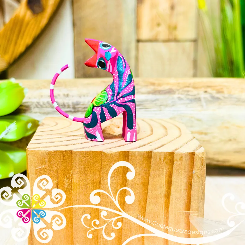 Mini Bent Cat Alebrije Handcarve Wood Decoration Figure