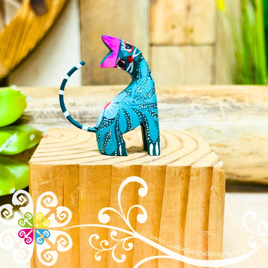 Mini Bent Cat Alebrije Handcarve Wood Decoration Figure