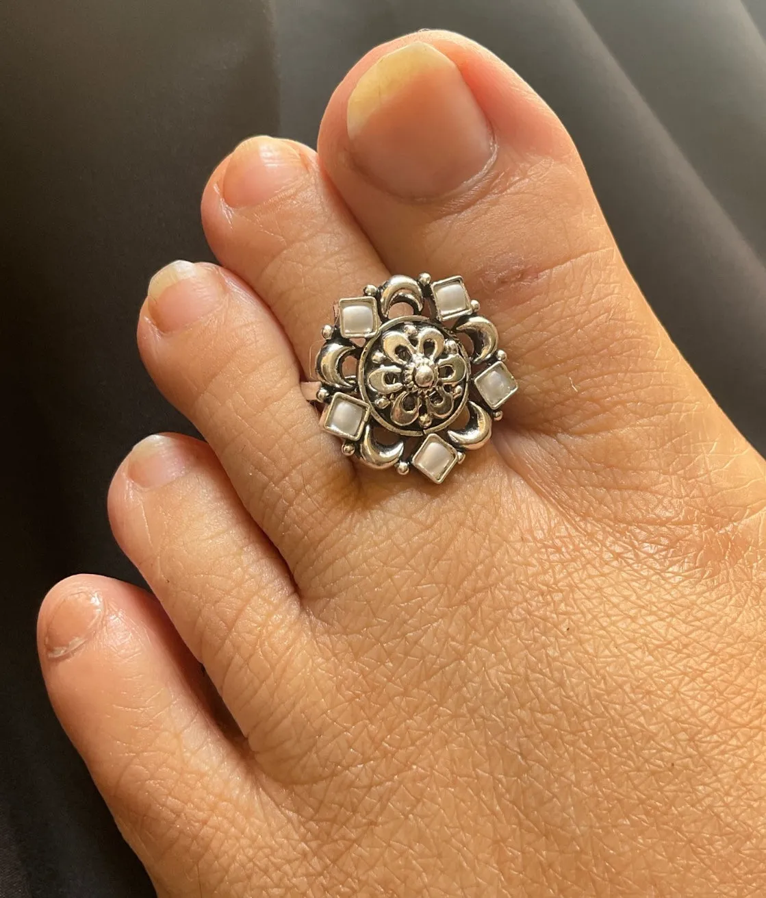 The Amyra Silver Pearl Toe-Rings