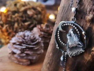 The Wolf Necklace - Moss Amethyst