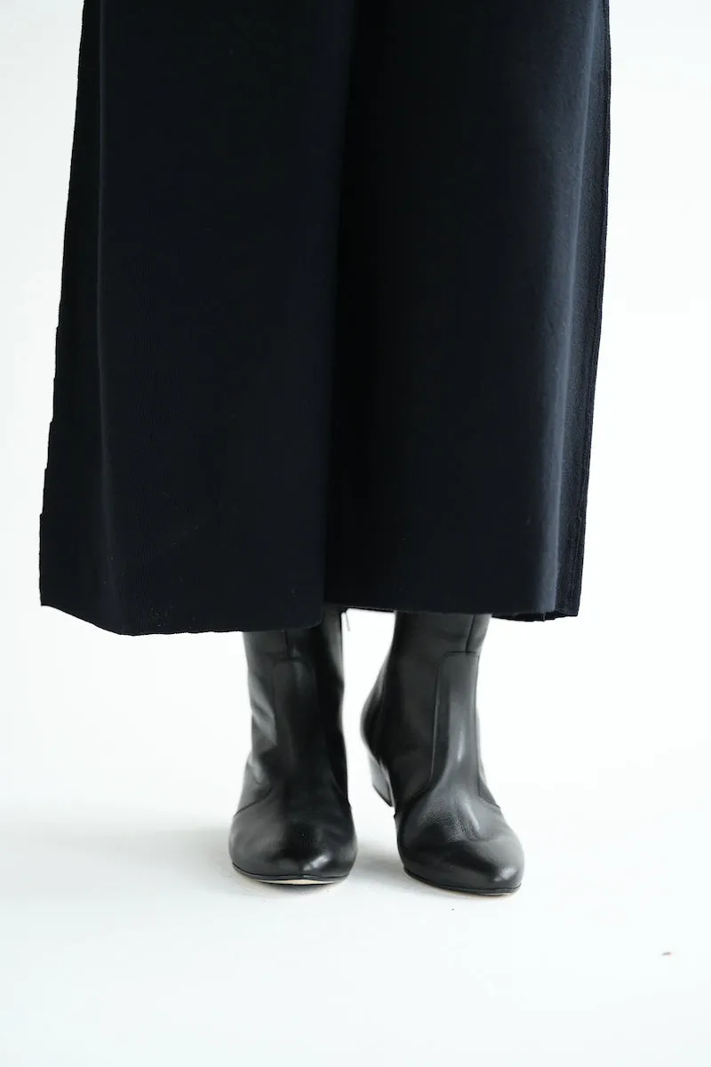 Travel Skirt in Navy